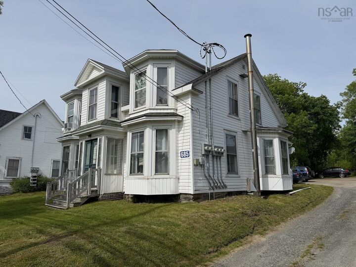 685 Main Street — photo 1