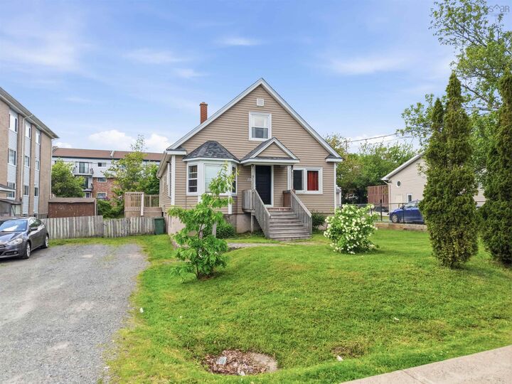 20 Sylvia Avenue — photo 1