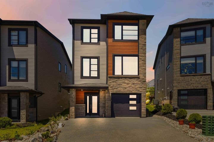 62 Hadley Street — photo 1
