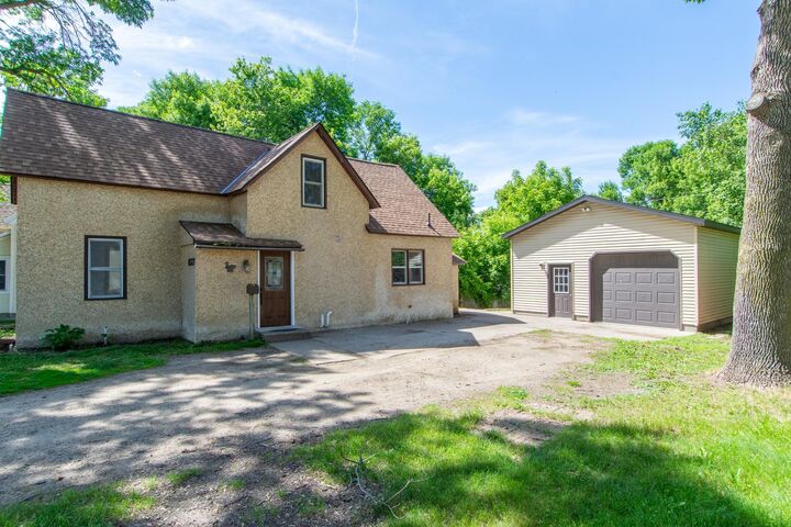 Property Photo: 1517 Norwood Street MN 56401