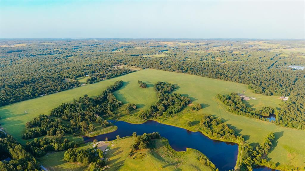 Property Photo:  1040 County Road 3590  TX 75494 