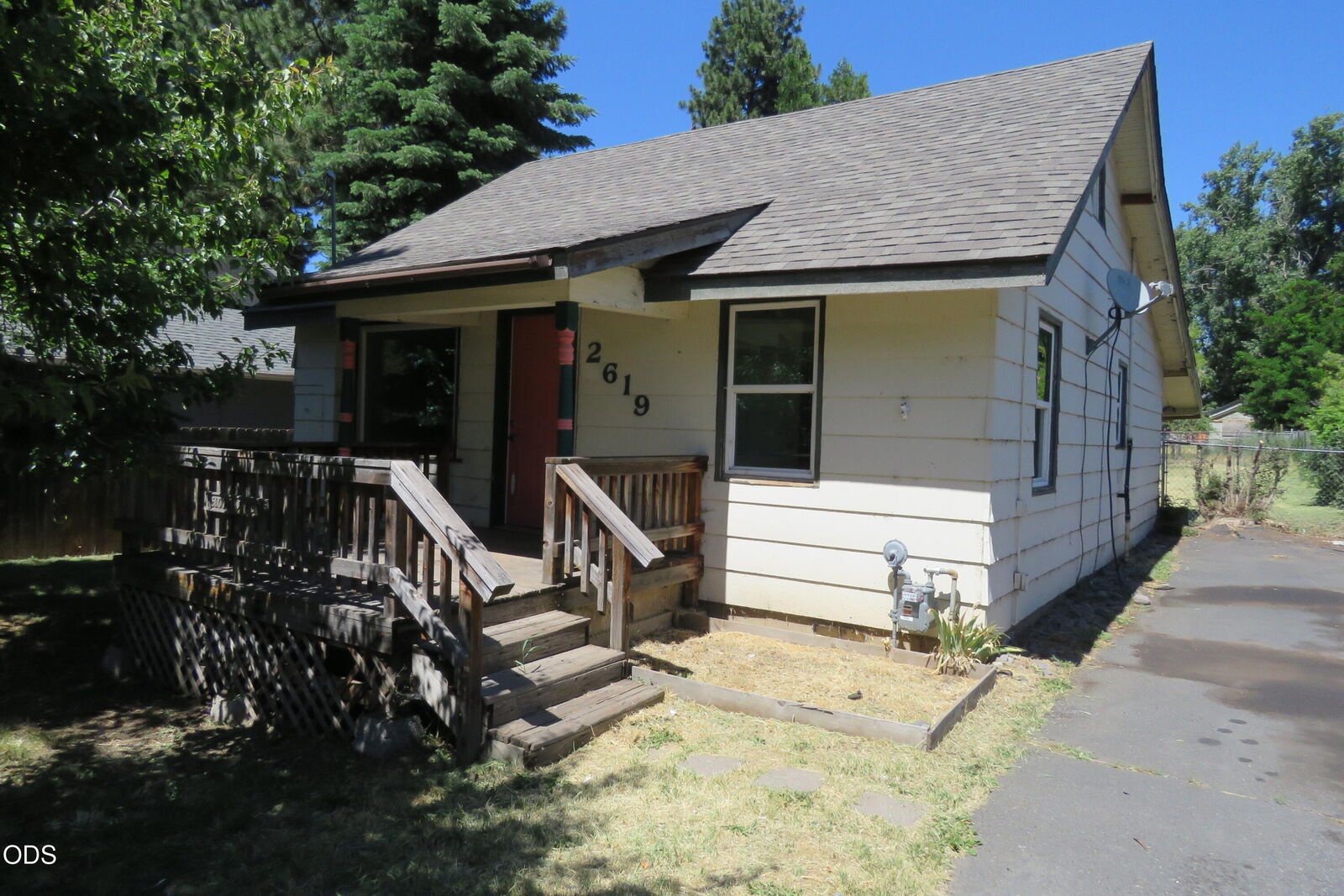 Property Photo: 2619 Scott Street OR 97601