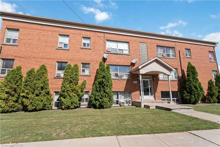 Property Photo:  2189 King Street E 8  ON L8K 1W8 