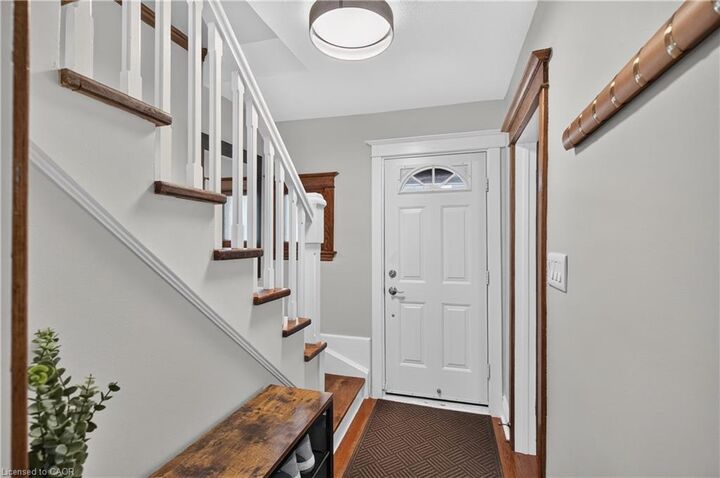 Property Photo:  55 Cameron Avenue N  ON L8H 4Z1 