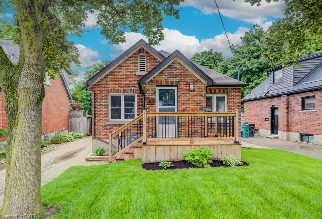 Property Photo:  38 Sydney Street N  ON N2H 3L5 