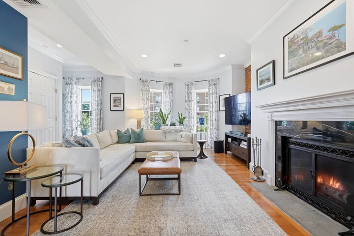 Property Photo: 754 Tremont St 4 MA 02118