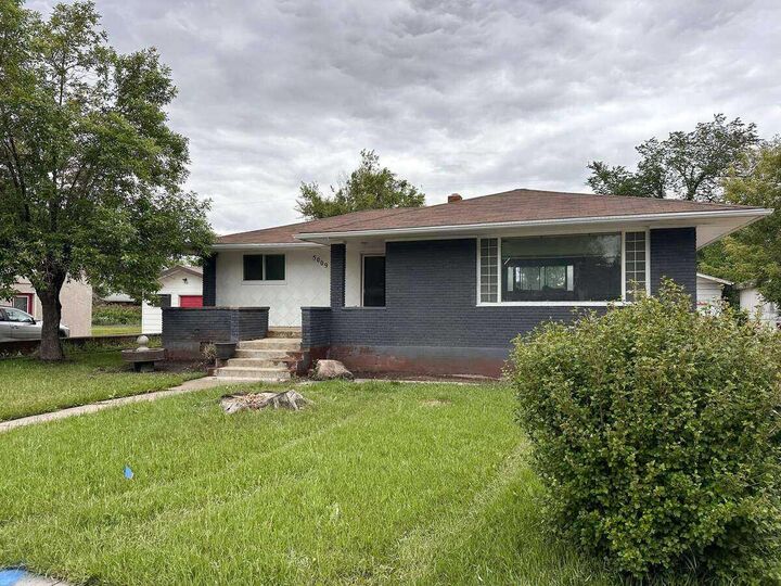 5009 51 Avenue — photo 1