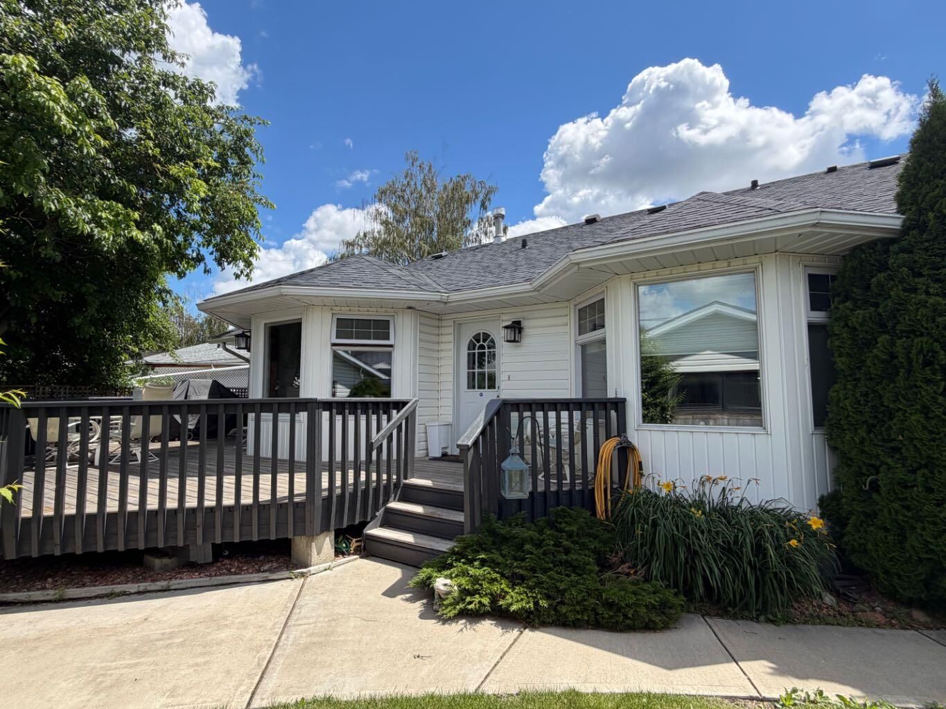 Property Photo:  415 8 Street E  AB T0J 0Y5 