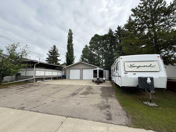 Property Photo: 481 Mountain Street AB T7V 1J9