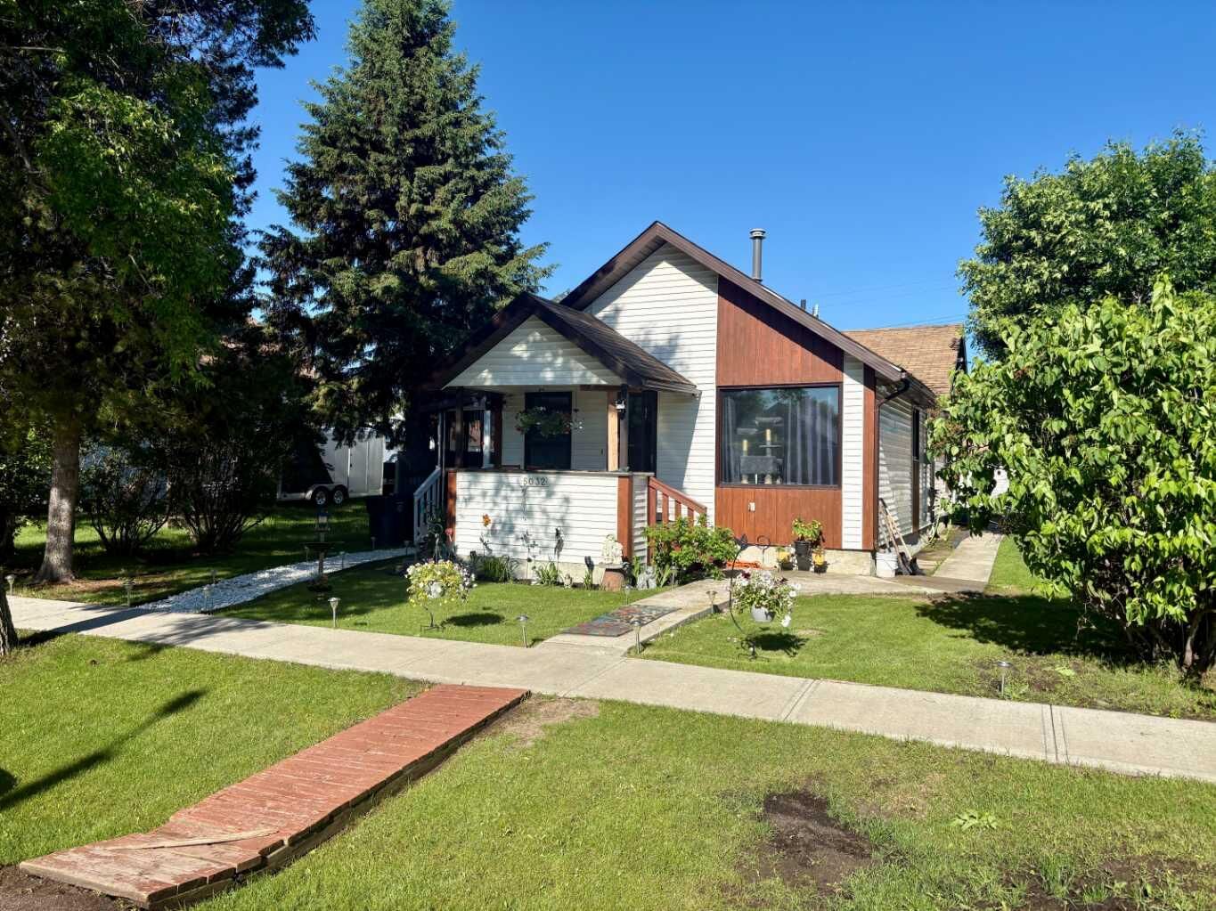 Property Photo: 5032 48 Street AB T0B 2W0