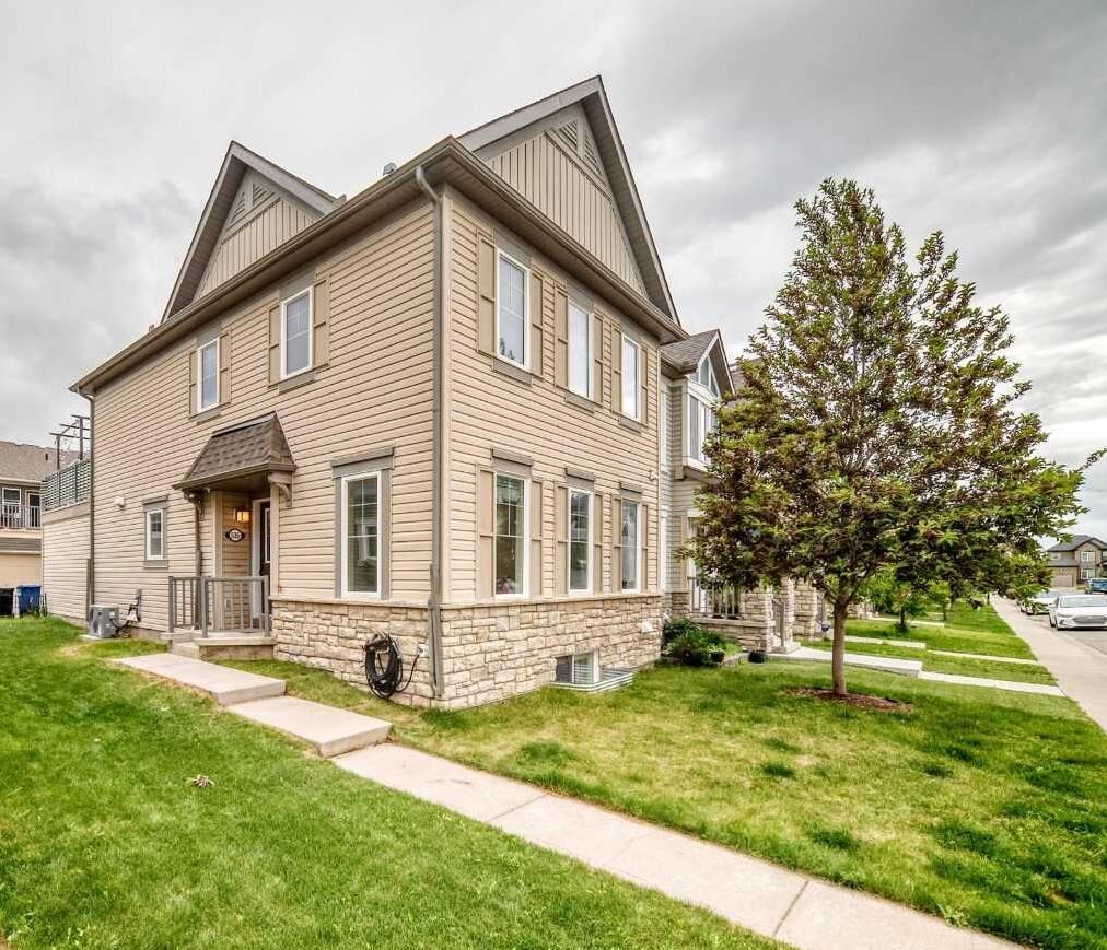 Property Photo:  535 Windstone Common SW  AB T4B 3R7 