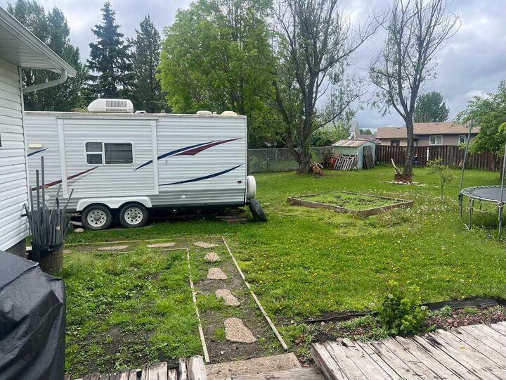 Property Photo: 806 7 A Street AB T0H 1P0
