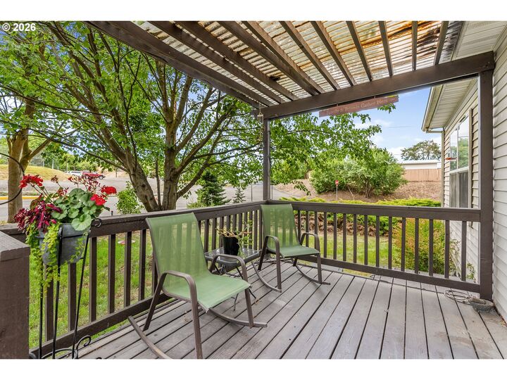 Property Photo: 1301 E 19th St OR 97058
