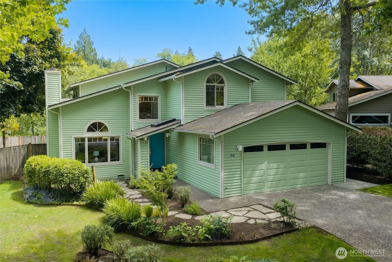 Property Photo:  910  6th Place S  WA 98033 