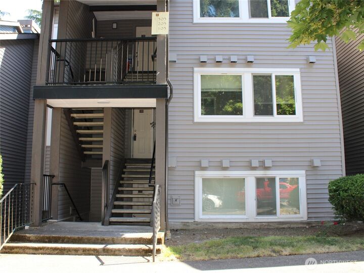 Property Photo: 26339 116th Avenue SE I-203 WA 98030