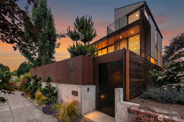 Property Photo: 7516 E Green Lake Drive N WA 98103