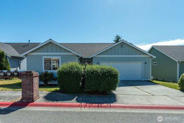 Property Photo: 942 NE Cordero Place WA 98277