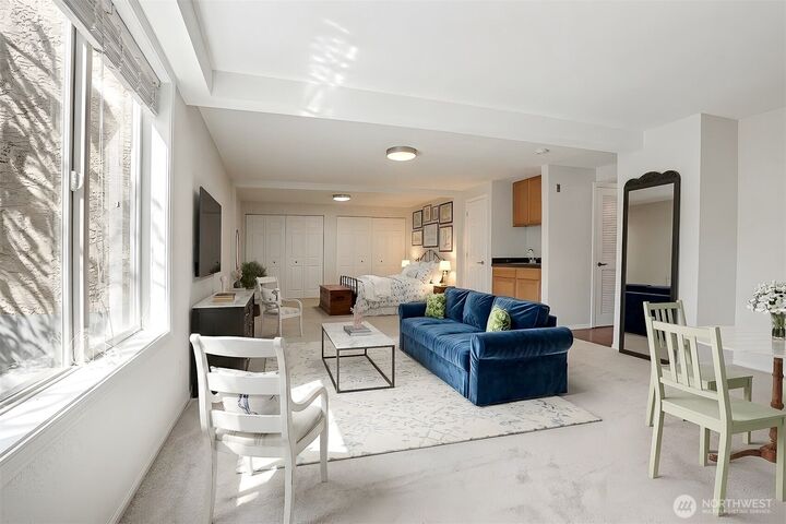 Property Photo:  14300  32nd Avenue NE 107  WA 98125 