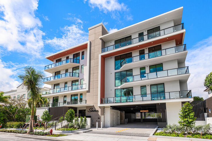 Property Photo:  87 Isle Of Venice Drive 402S  FL 33301 