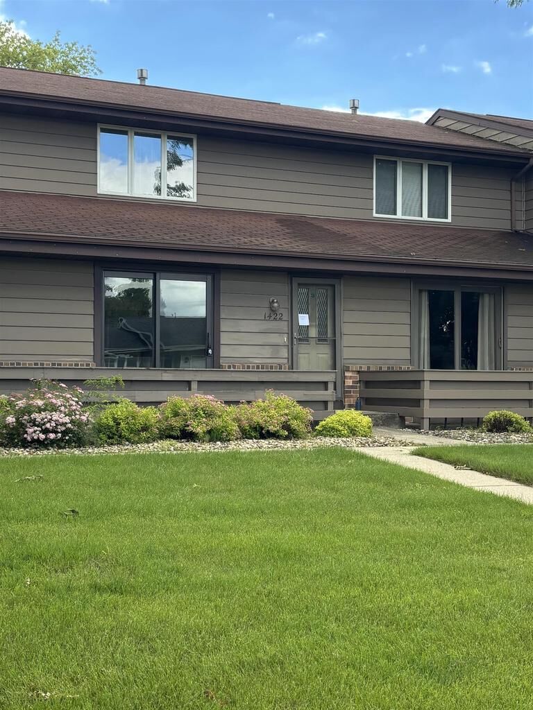 Property Photo: 1422 Dayton Drive 3 WI 53546