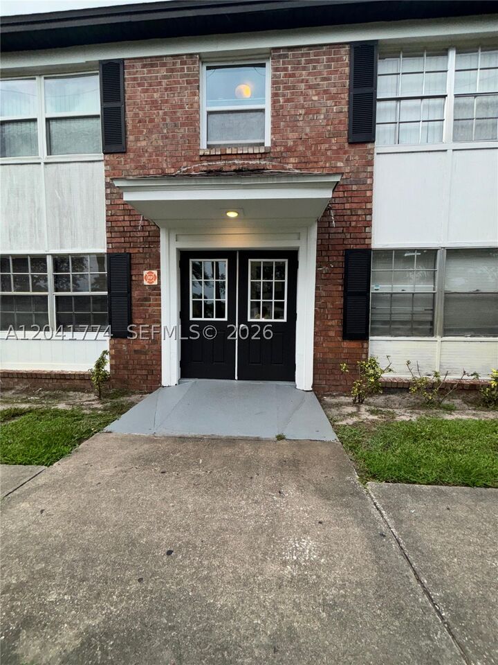Property Photo:  5325 Curry Ford Rd A104  FL 32812 
