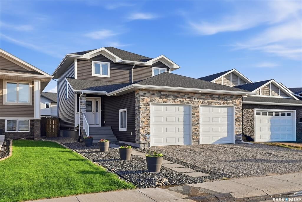 Property Photo:  323 Cowan Crescent  SK S0K 2T1 