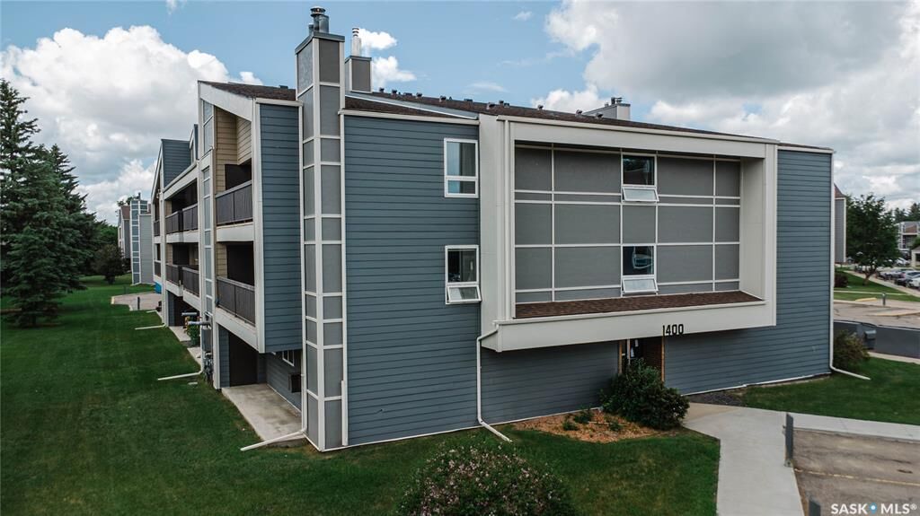 Property Photo: 425 115th Street E 1423 SK S7N 2E5