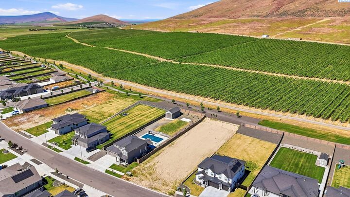 Property Photo:  3862 Highview St  WA 99352 