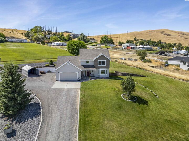 Property Photo: 504 W Wagon Wheel Pr NW WA 99320