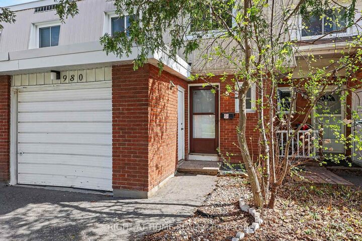 Property Photo:  980 Gulf Place 207  ON K1K 3Y1 