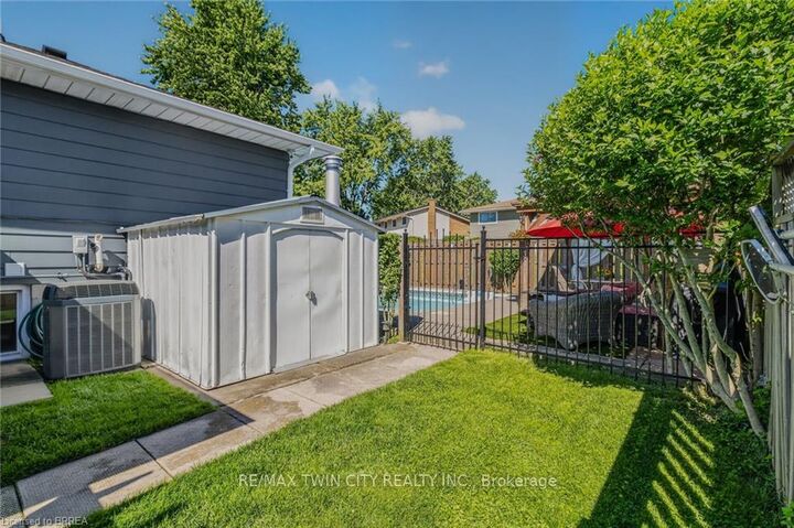 Property Photo:  38 Brier Park Road  ON N3R 3P7 