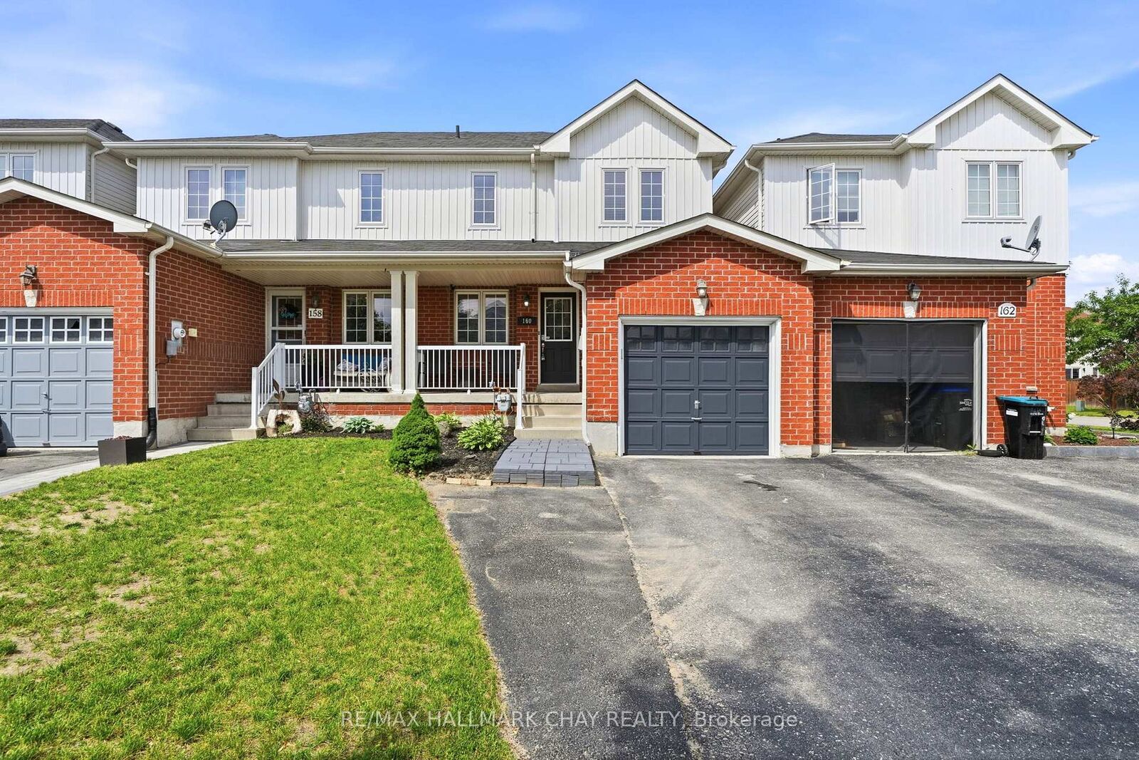 Property Photo: 160 Stonemount Crescent ON L0M 1B4