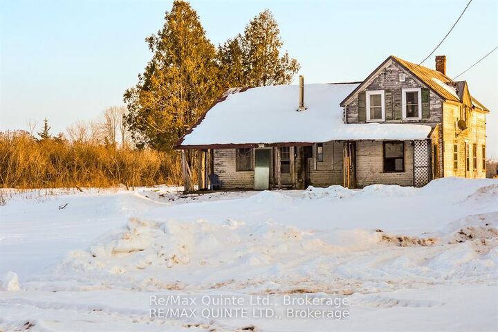 812 Enright Road N — photo 1