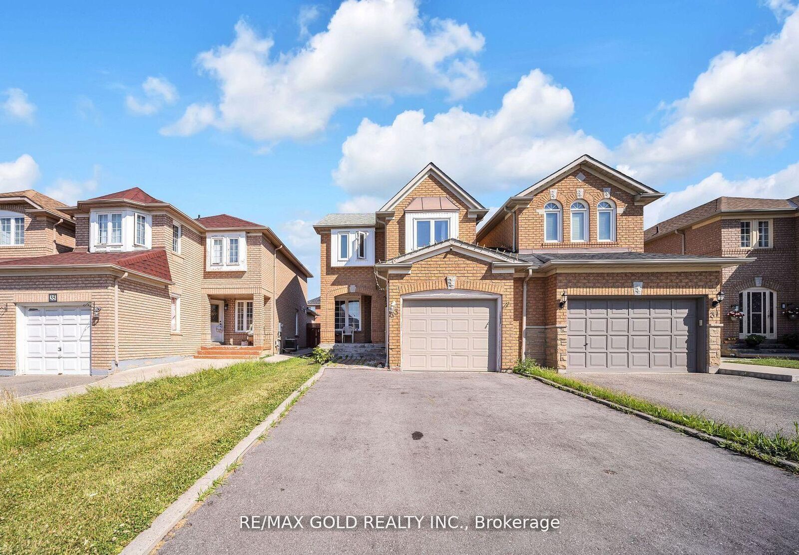 Property Photo:  33 Fiddleneck Crescent  ON L6R 1R2 