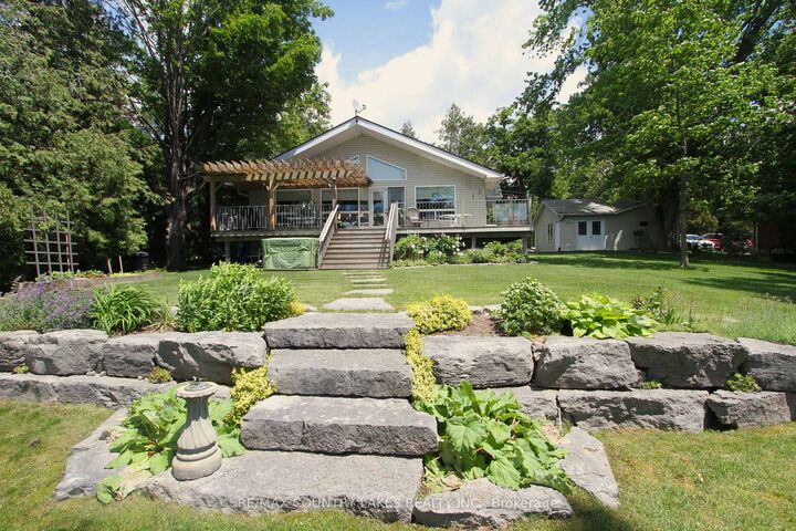 27 Hillcrest Avenue — photo 1