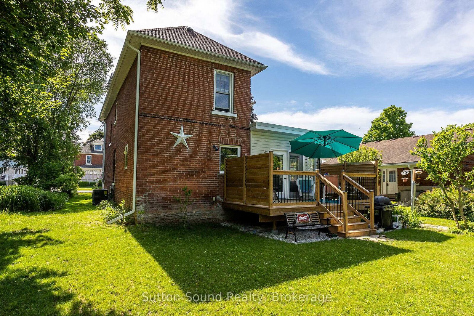 Property Photo: 1762 6th Avenue E ON N4K 2V8