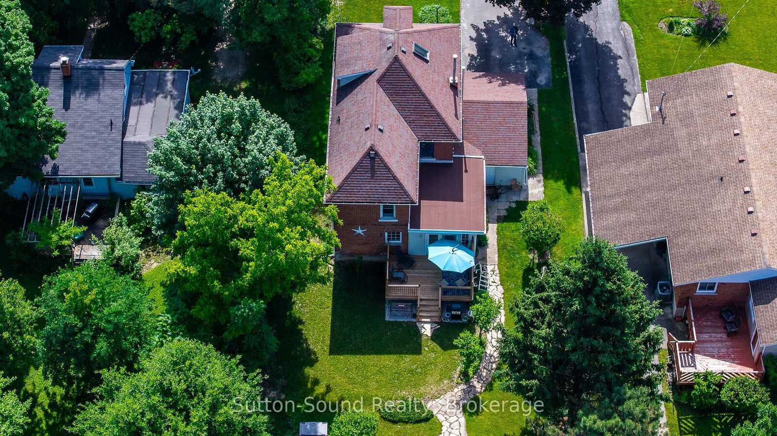 Property Photo:  1762 6th Avenue E  ON N4K 2V8 