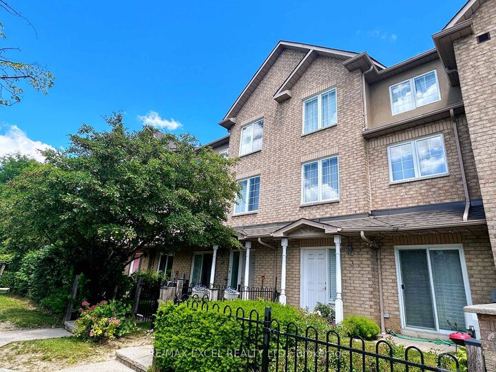 Property Photo: 10 Cox Boulevard 3 ON L3R 4G2