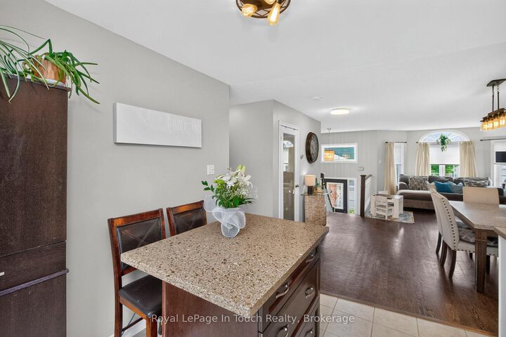 Property Photo:  