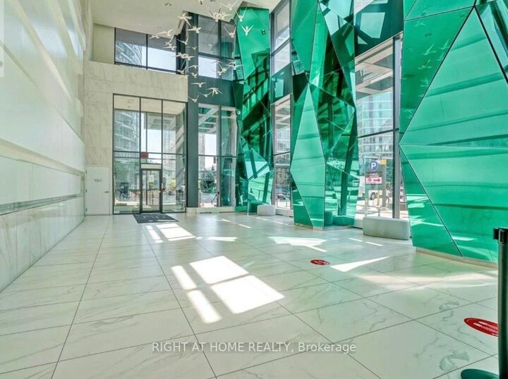 Property Photo:  352 Front Street W 1918  ON M5V 0K3 