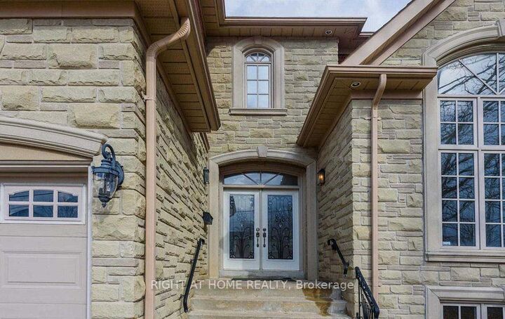 Property Photo: 5A Pearson Avenue ON L4C 7L6