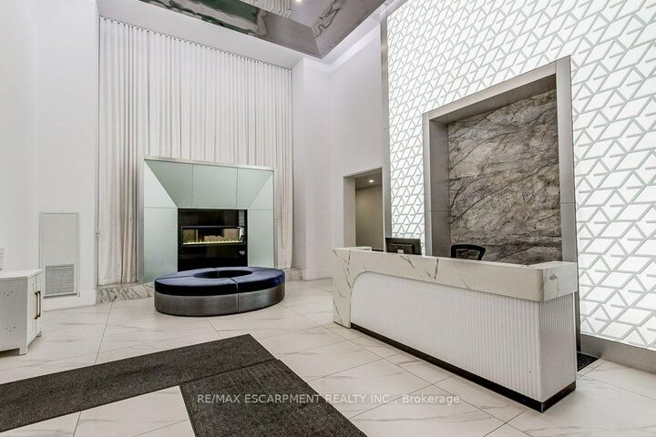 Property Photo:  16 Concord Place 201  ON L3M 0J1 
