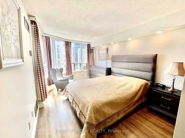 Property Photo:  25 Maitland Street W 1001  ON M4Y 2W1 