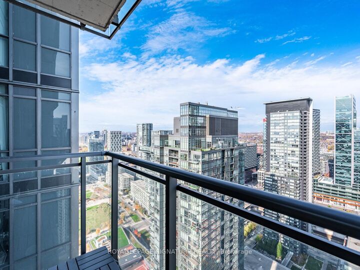Property Photo: 11 Brunel Court 5005 ON M5V 3Y3
