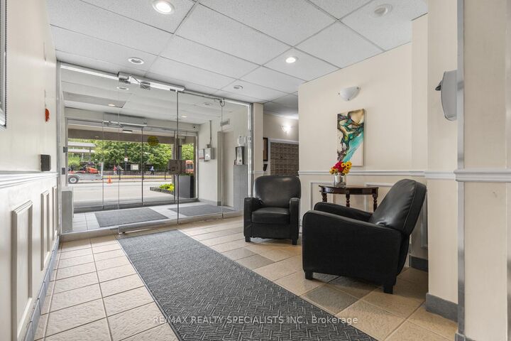 Property Photo: 49 Queen Street 301 ON L5G 4N6