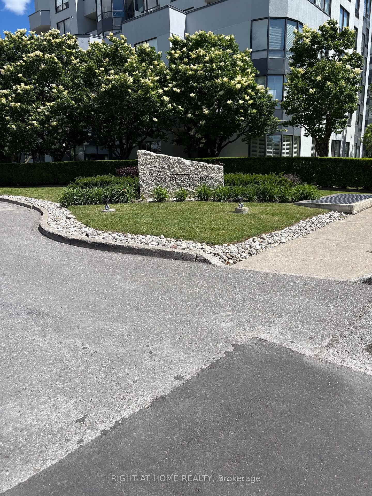 Property Photo:  333 Clark Avenue W 412  ON L4J 7K4 