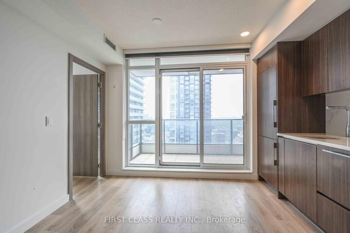 Property Photo:  38 Widmer Street 3907  ON M5V 0P7 