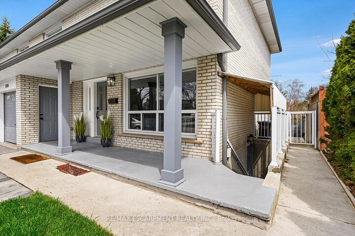 Property Photo:  3726 Holden Crescent  ON L5A 2V8 