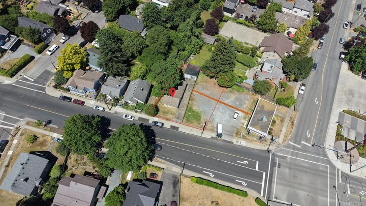 Property Photo: 710 Fitzwilliam St BC V9R 3B6