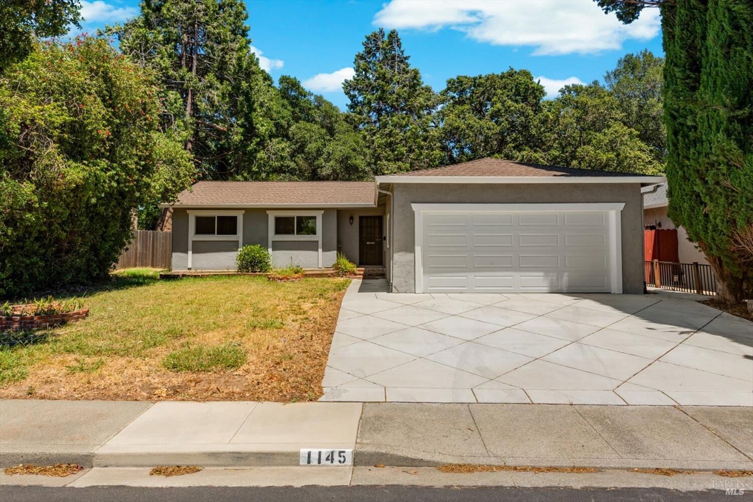 Property Photo: 1145 Creekside Drive CA 95687